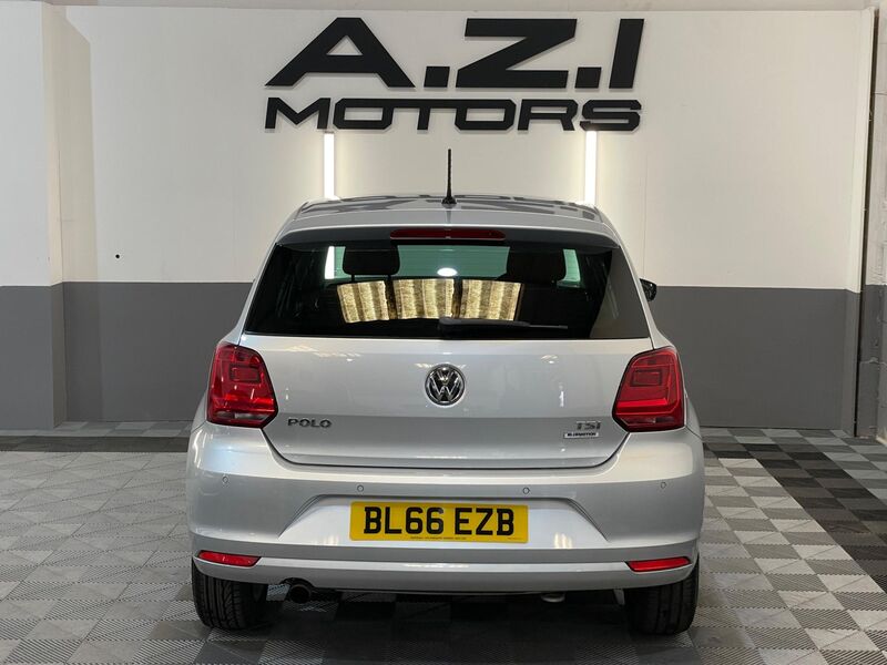 VOLKSWAGEN POLO