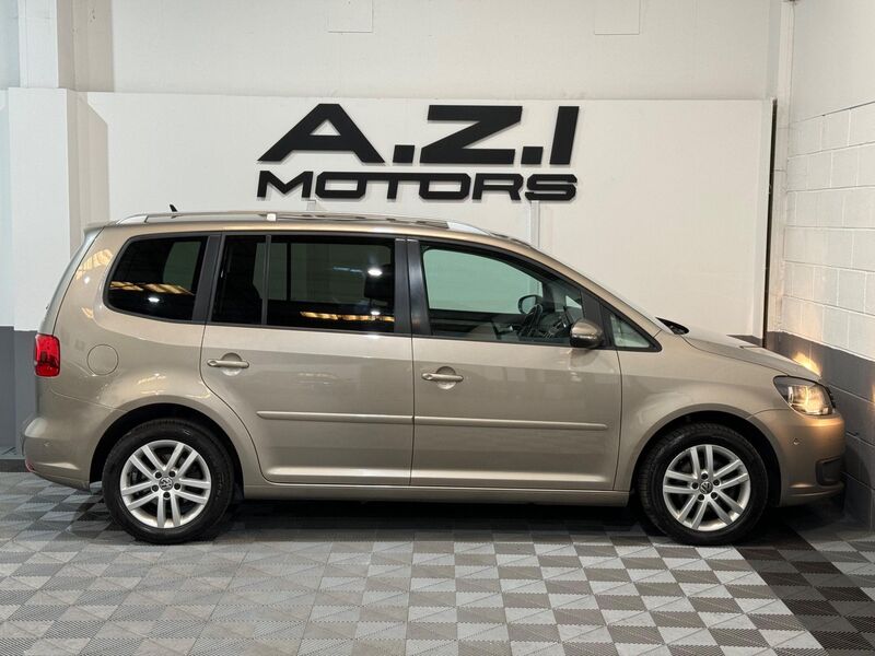 VOLKSWAGEN TOURAN