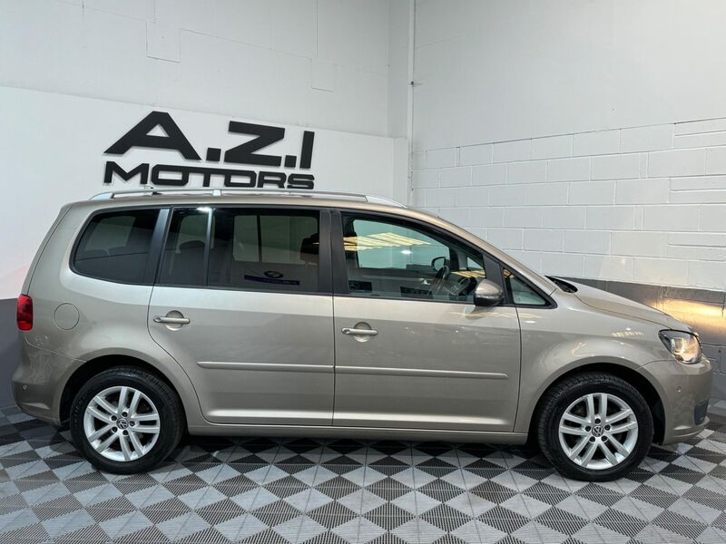 VOLKSWAGEN TOURAN