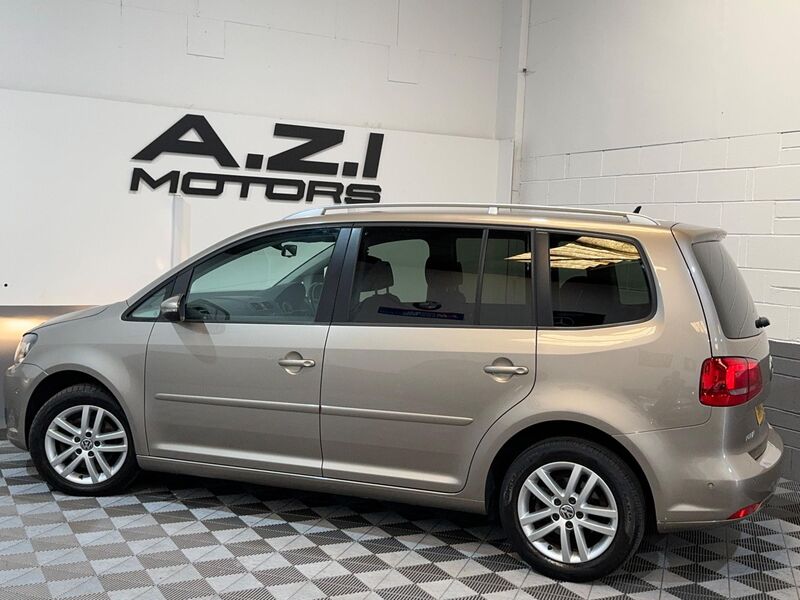 VOLKSWAGEN TOURAN