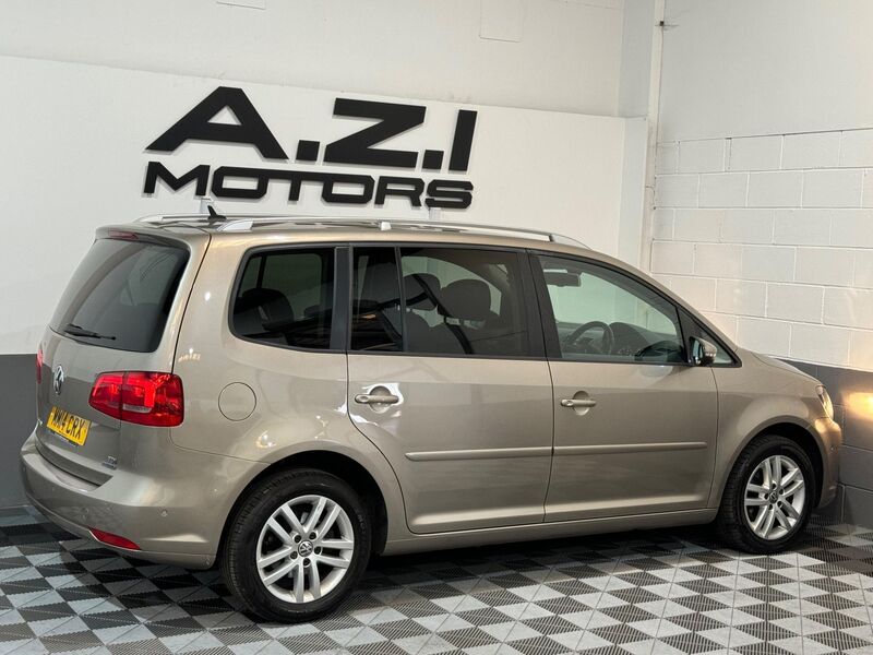 VOLKSWAGEN TOURAN