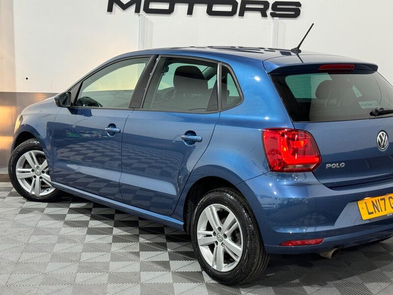 VOLKSWAGEN POLO