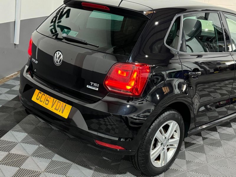VOLKSWAGEN POLO
