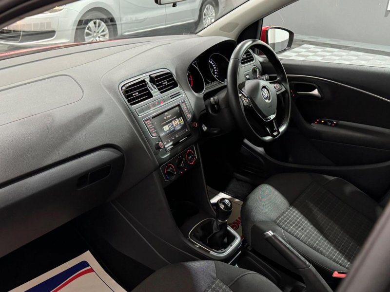 VOLKSWAGEN POLO