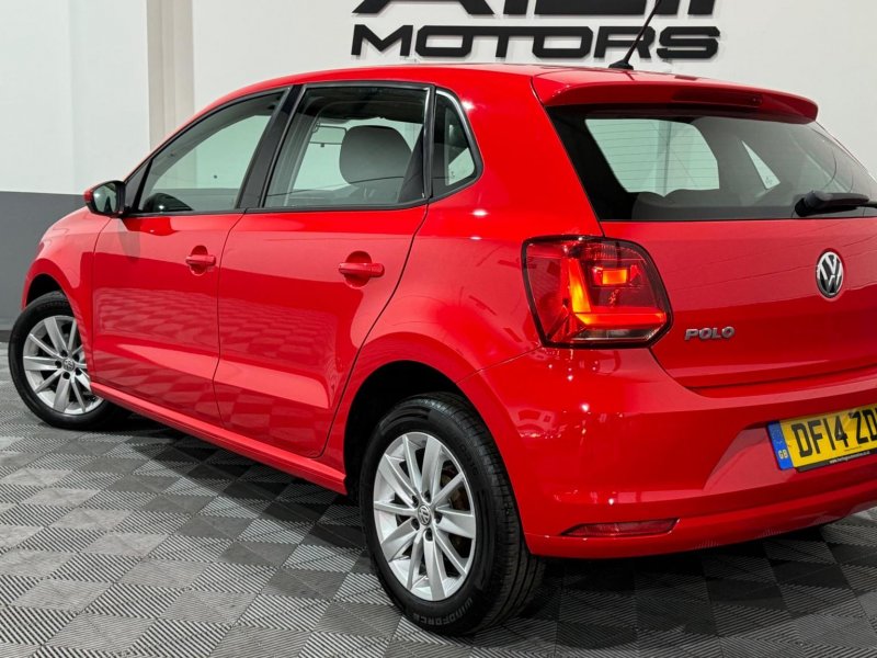 VOLKSWAGEN POLO