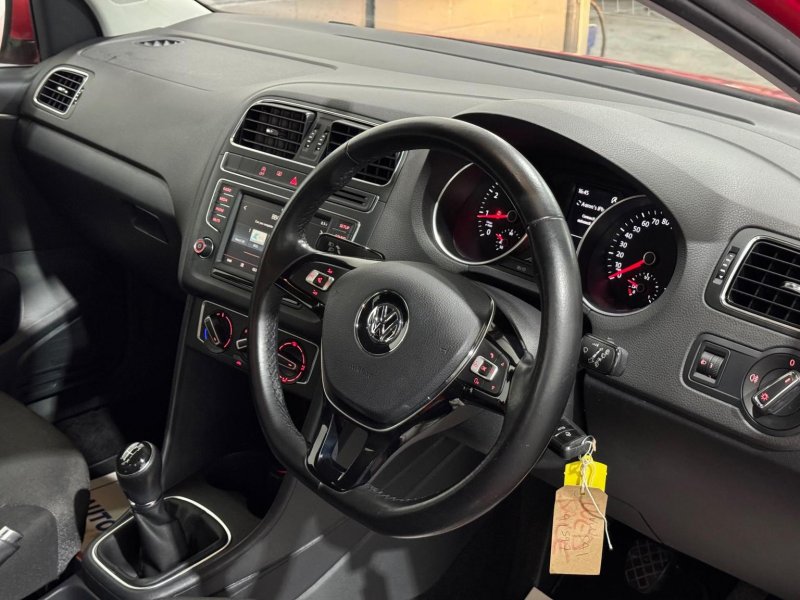 VOLKSWAGEN POLO